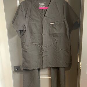 FIGS Black Scrub Set